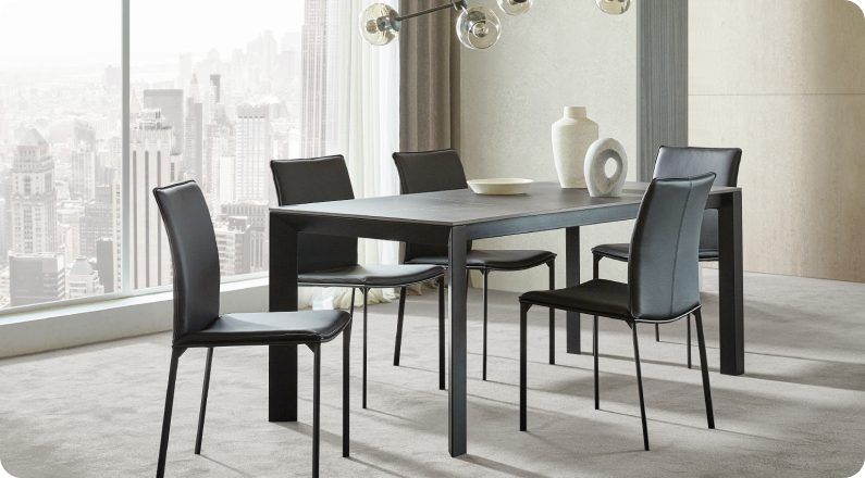 까사미아의 식탁 제품 모습