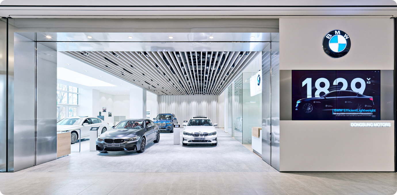 BMW 매장 입구 모습