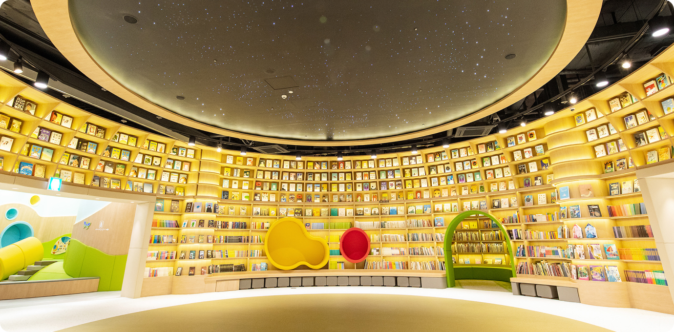 다층 구조의 별마당 도서관 내부 전경