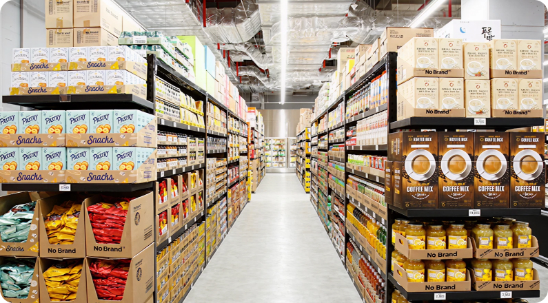 노브랜드 해외직소싱 그로서리 진열대 모습