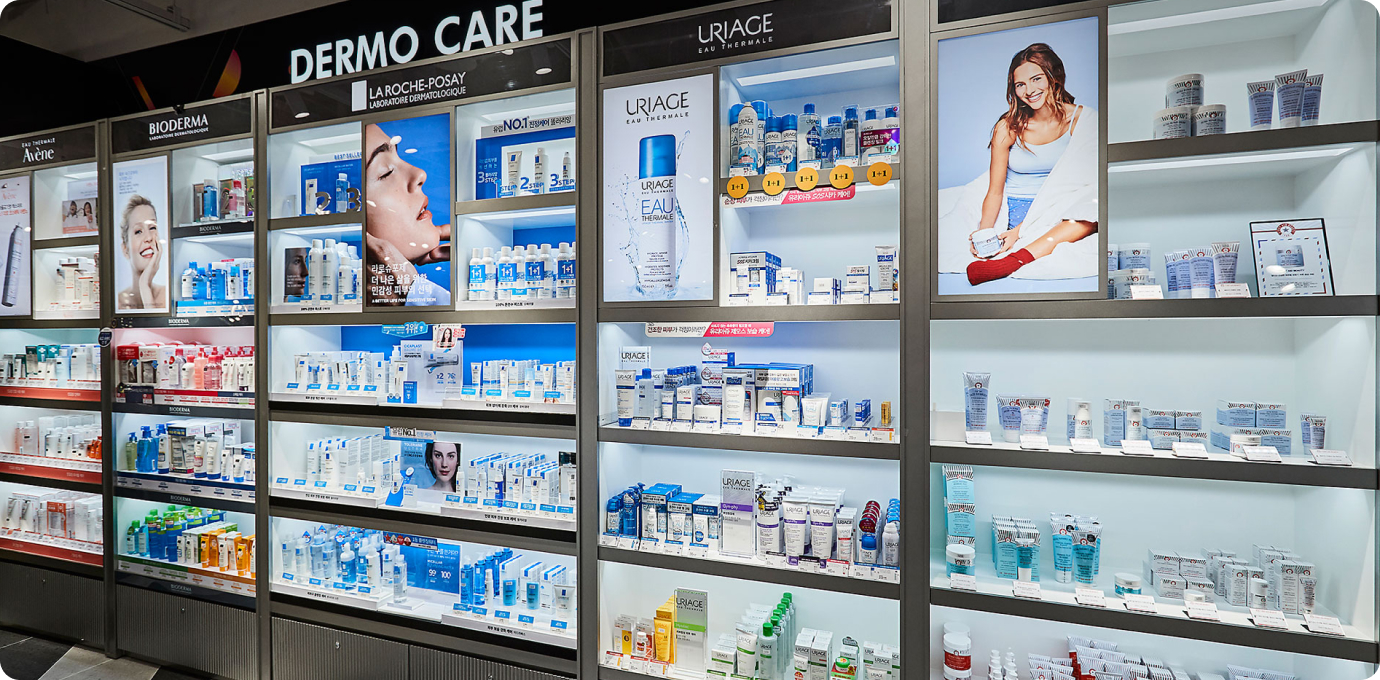 시코르 내부 DERMO CARE 매장 모습