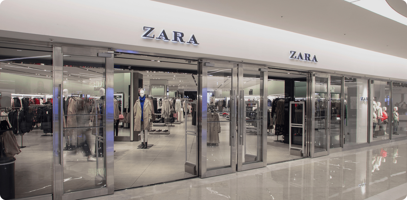 ZARA 매장 정면에서 본 모습