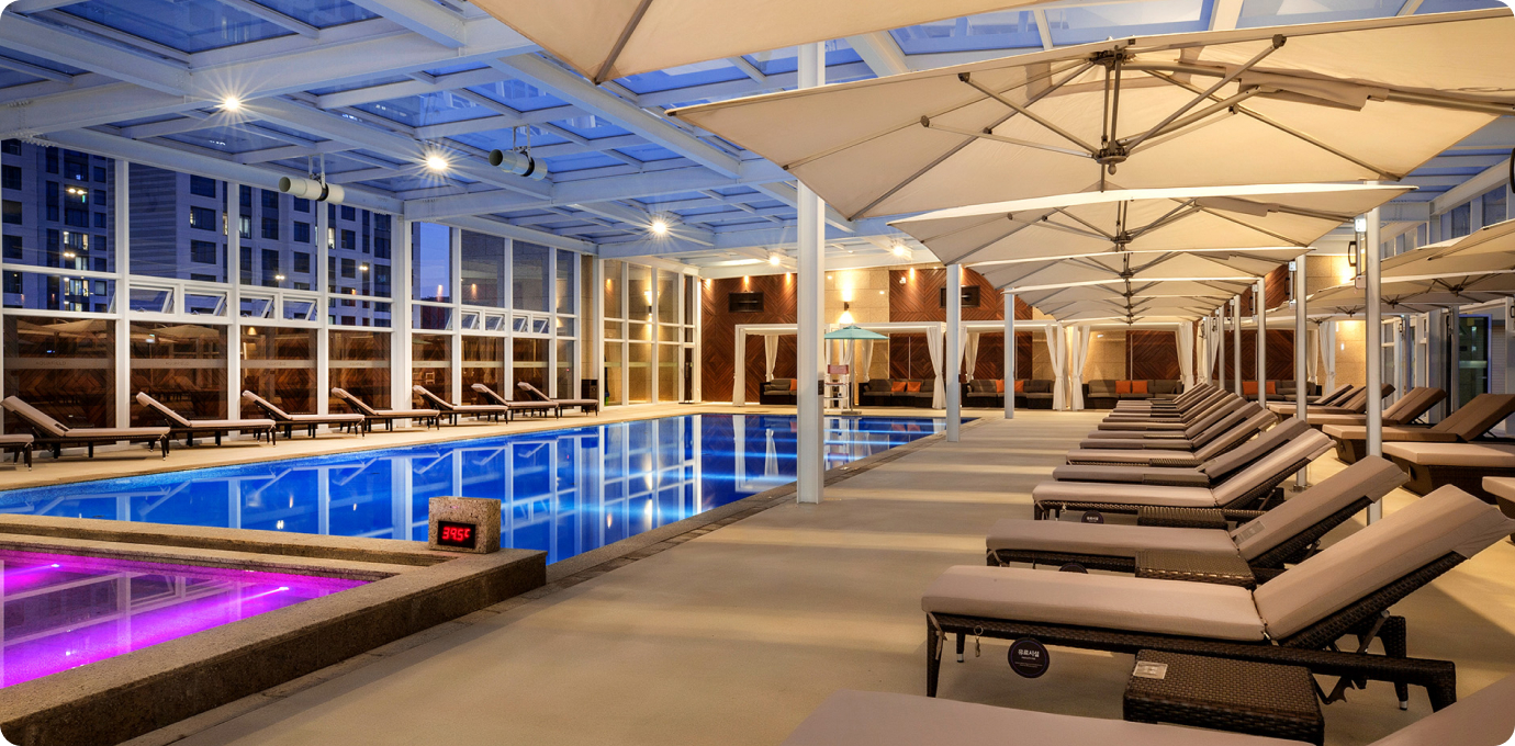 아쿠아필드 내부 수영장 야경