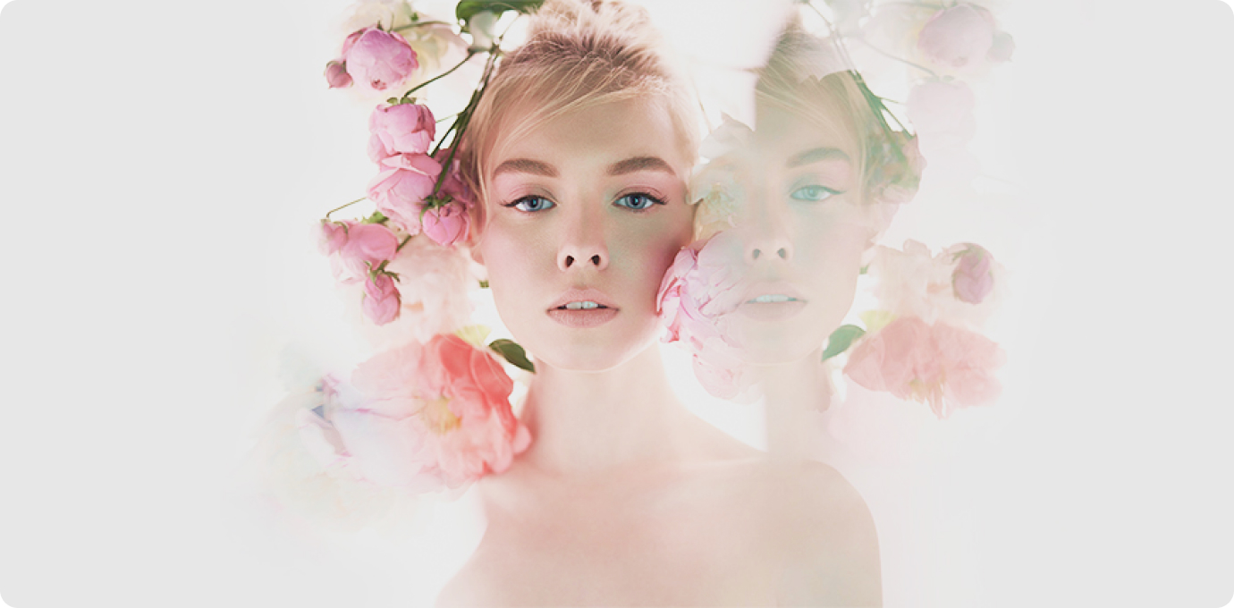 꽃과 여성의 상반신이 그려진 그림