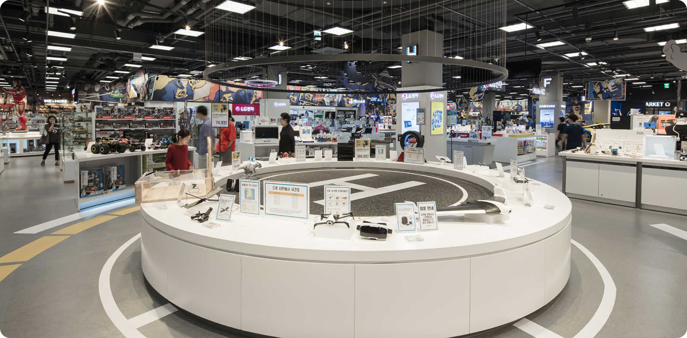 일렉트로마트 내부의 드론 매장 모습