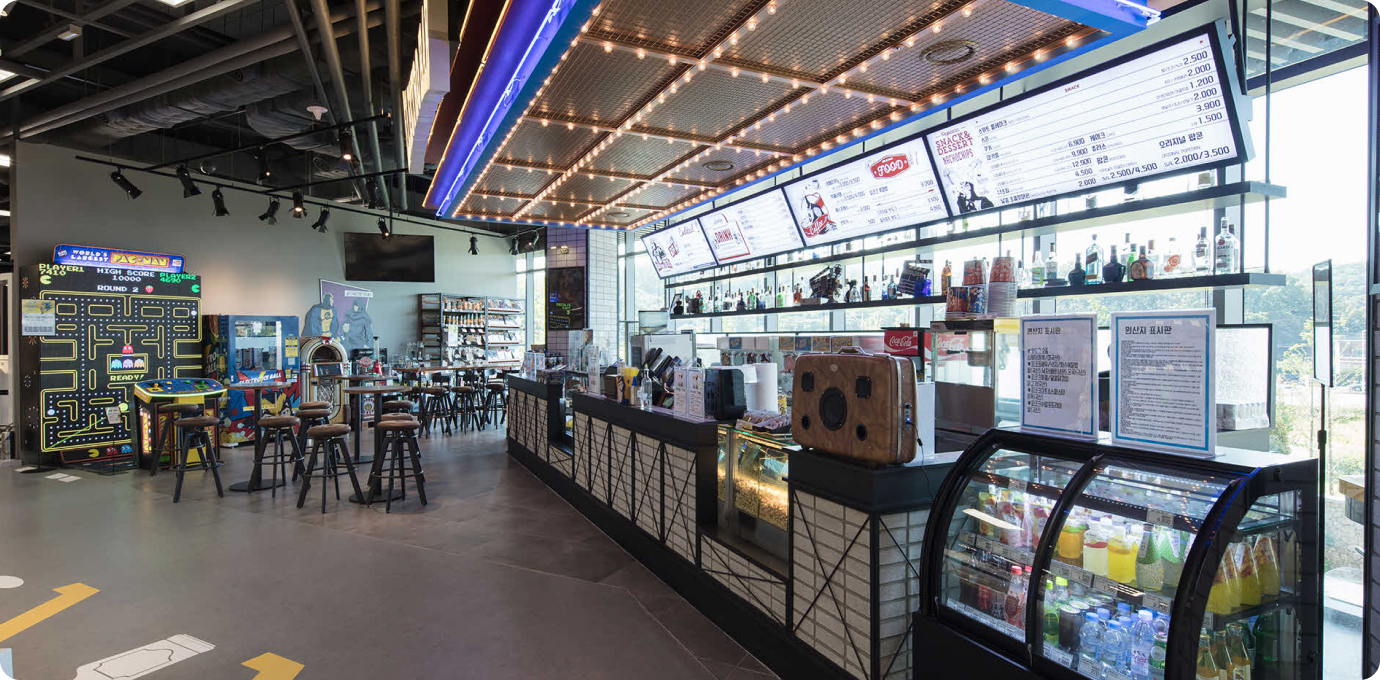 일렉트로마트 내부의 식음료매장 모습