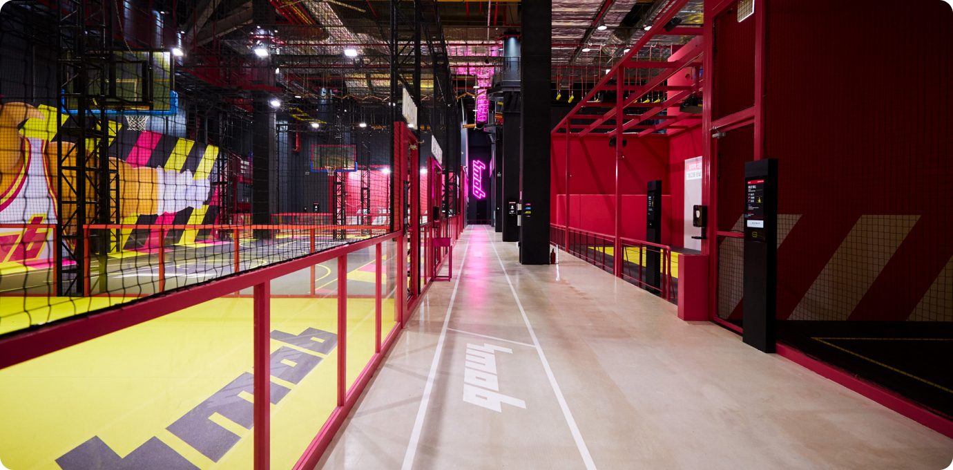 클라이밍을 즐기는 모습