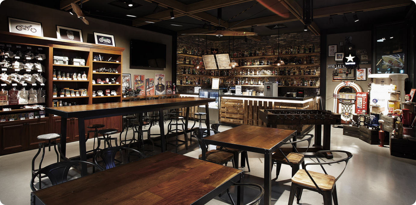 일렉트로마트 내부의 남자들을 위한 모든 것 모습