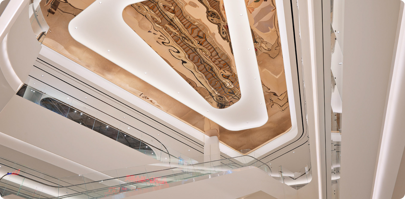 시티 라운지 아래에서 위로 바로본 모습